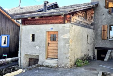 Réservé - Opportunité Unique au Coeur du Vieux Village de Fully