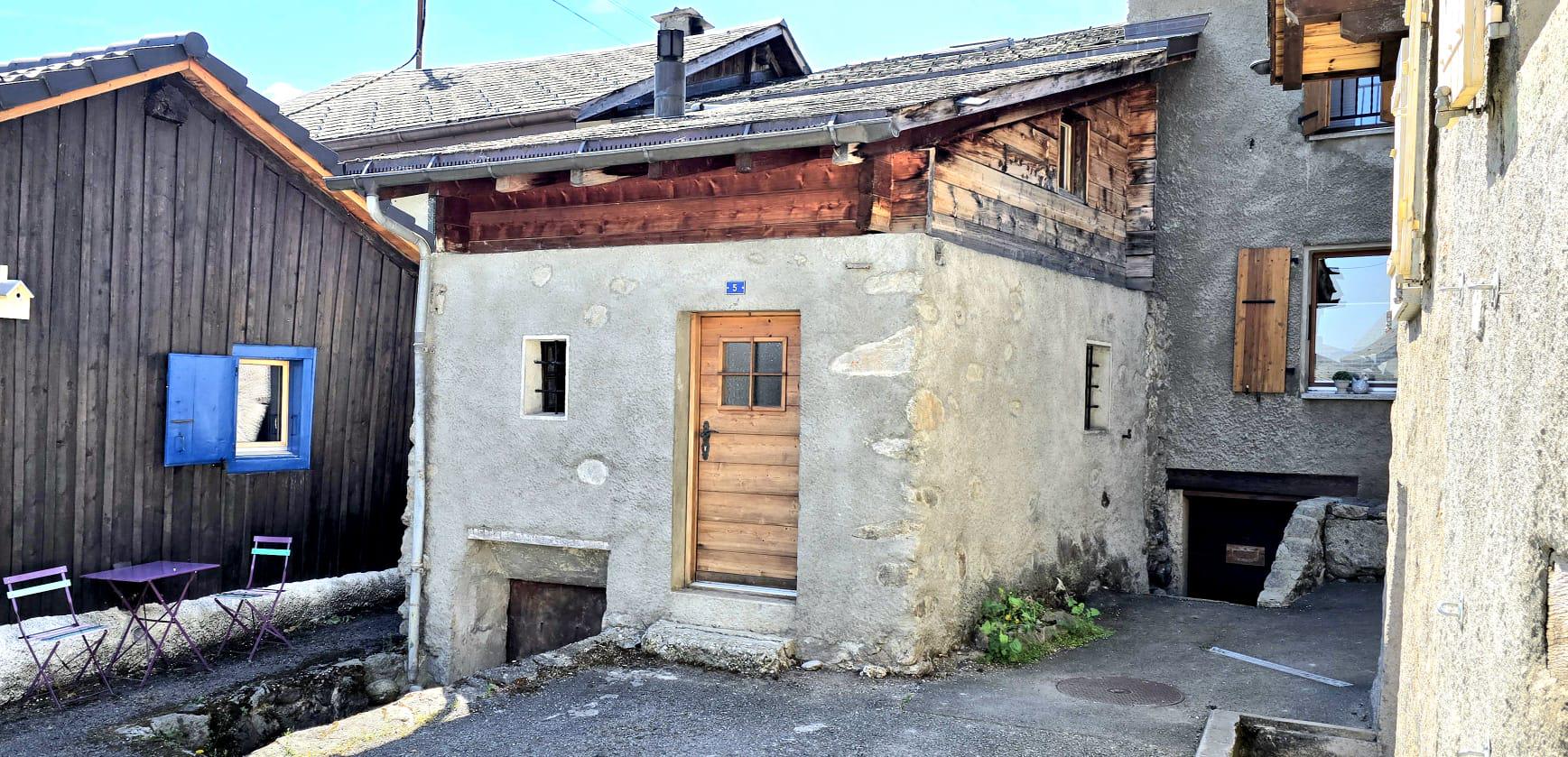 Réservé - Opportunité Unique au Coeur du Vieux Village de Fully