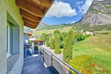 Lumineux attique de 4.5 pièces avec terrasse à Leytron