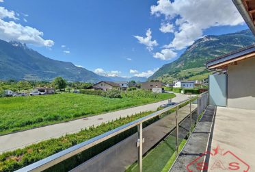 Lumineux attique de 4.5 pièces avec terrasse à Leytron