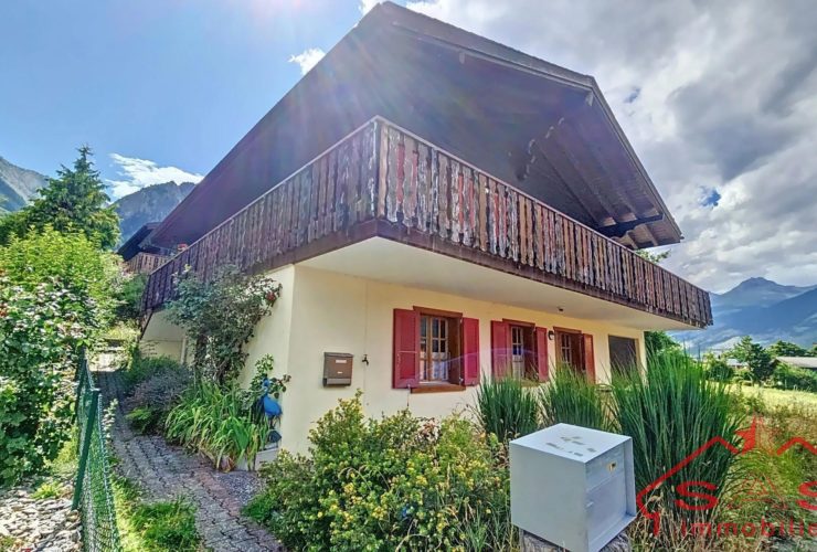 Charming Traditional Swiss Chalet Bordering a Nature Reserve, Ski Resorts and Golfs