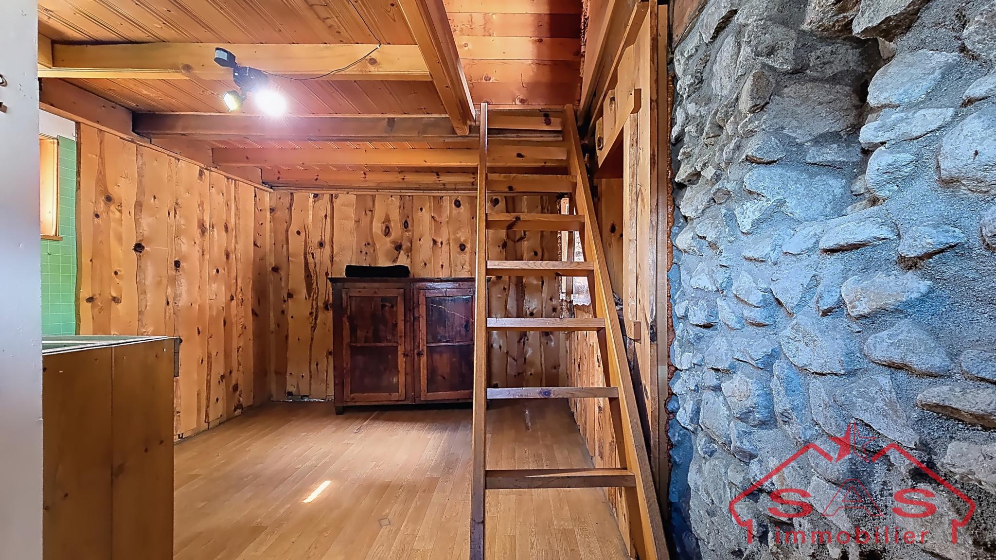 Exclusivité : Opportunité Unique au Coeur du Vieux Village de Fully