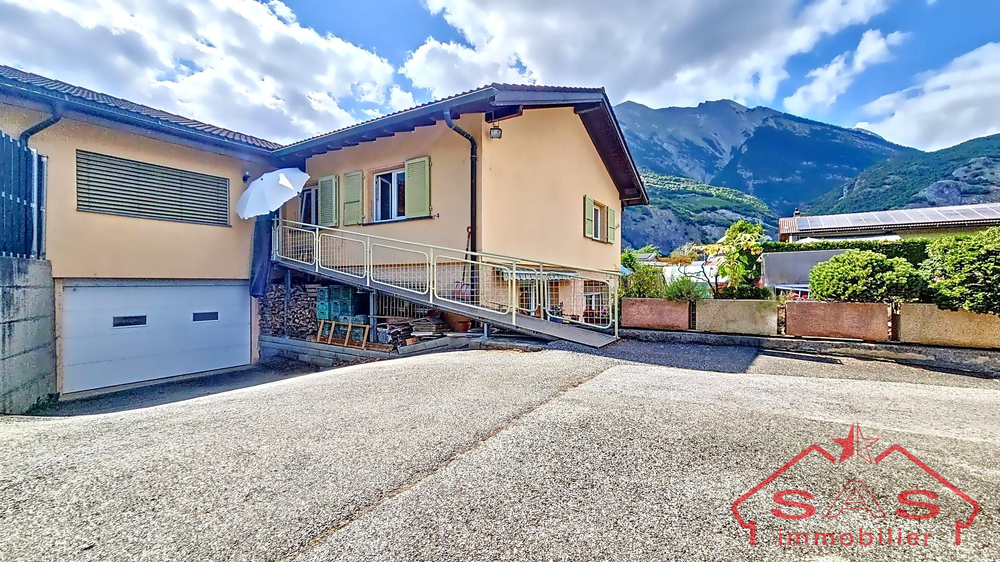 7 Rooms House, Villa