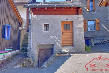 Exclusivité : Opportunité Unique au Coeur du Vieux Village de Fully