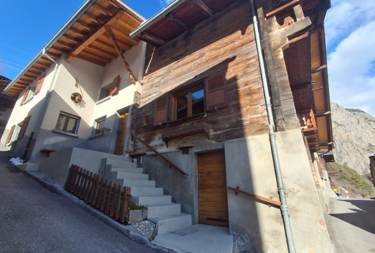 6.5 Rooms House, Village house