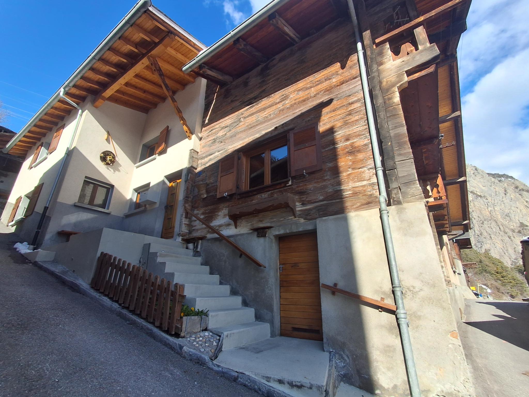 6.5 Rooms House, Village house